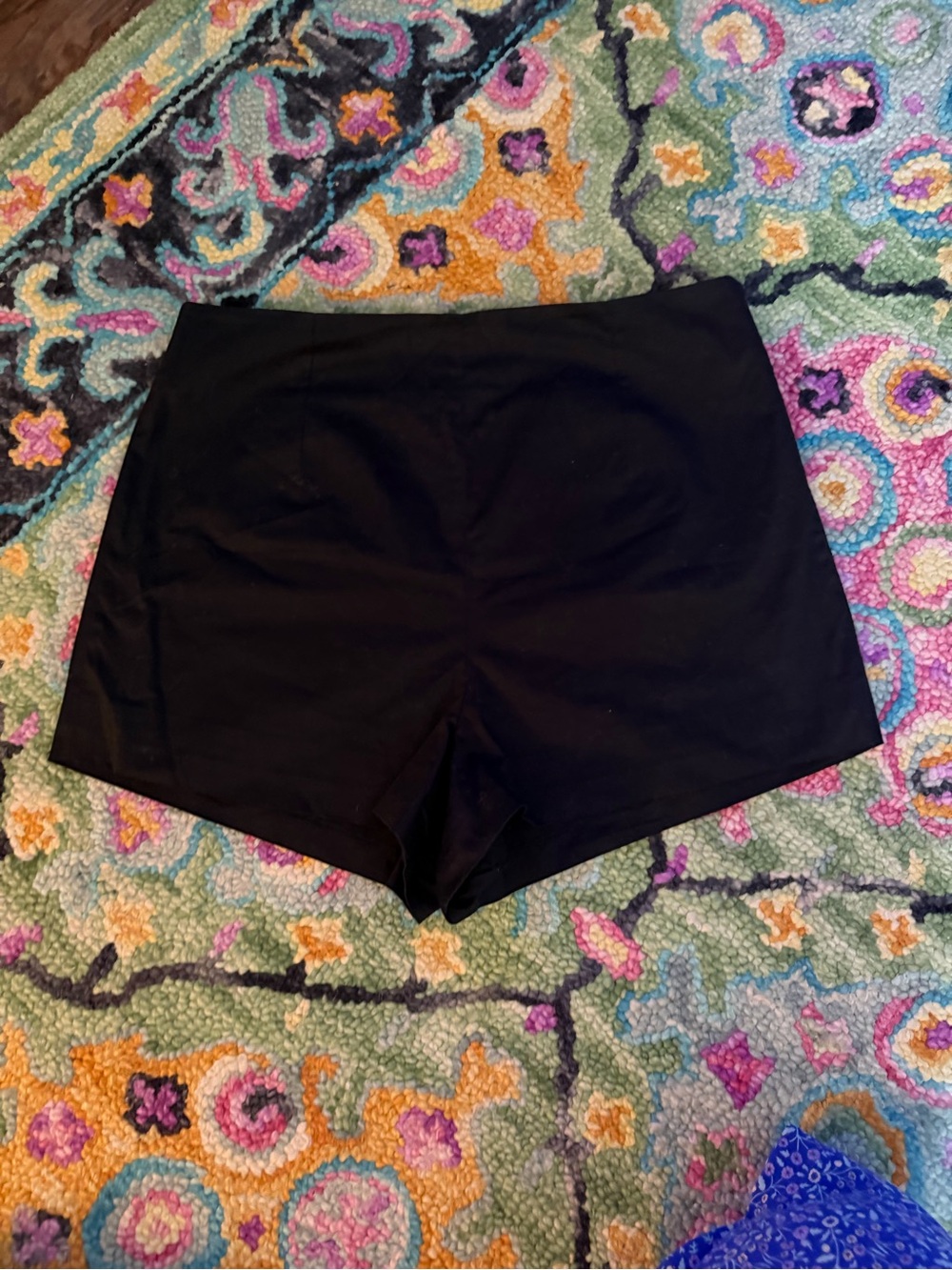 TOVE Black High-Waist Side Zip Shorts